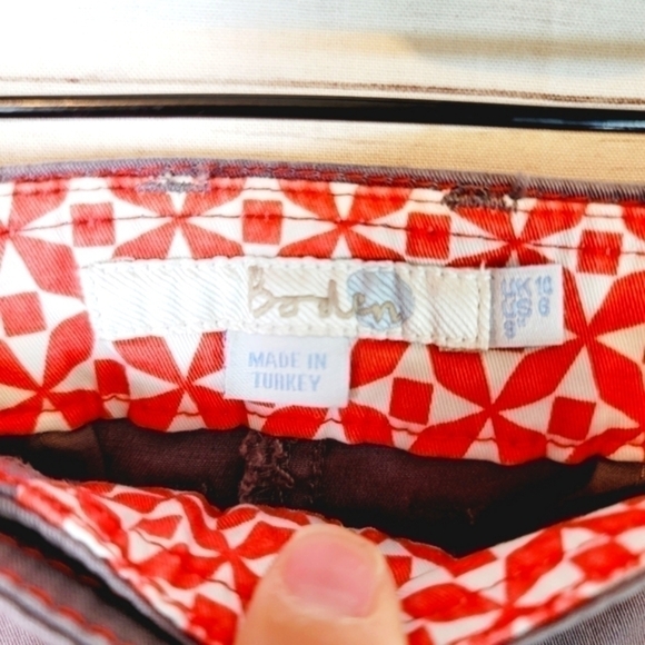 BODEN GRAY KHAKI BERMUDA SHORTS, SZ 6 - Picture 5 of 9